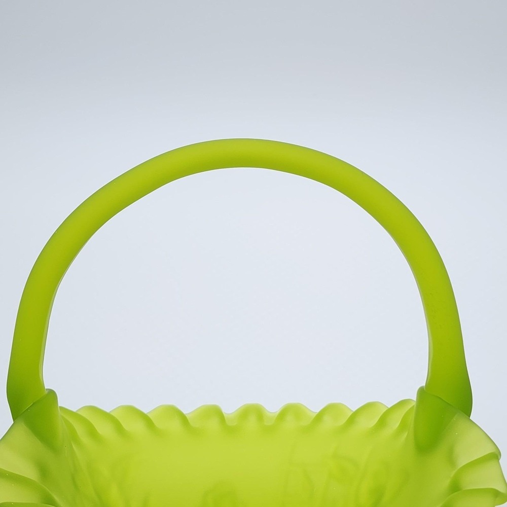 Vintage Westmoreland Lime Green Satin Glass Rose Trellis Basket Ruffled Rim - Picture 8 of 16